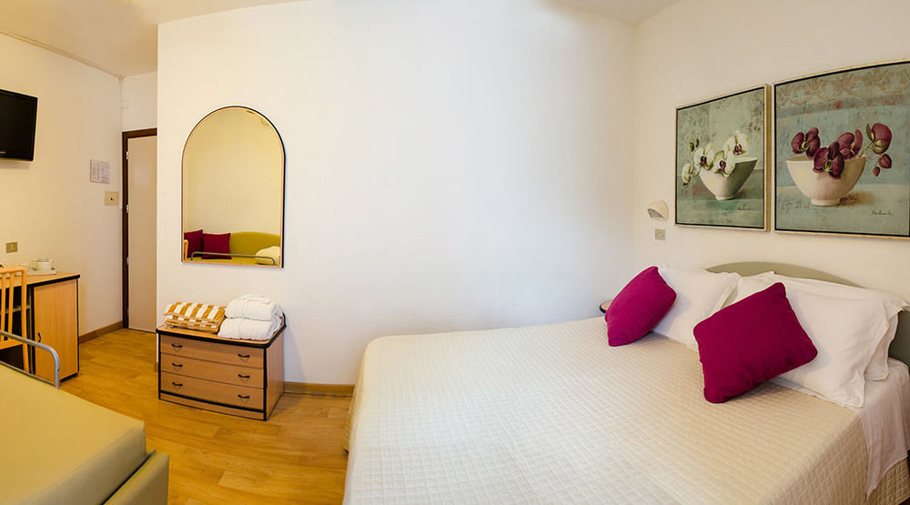 Mona Lisa Hotel Католика Екстериор снимка